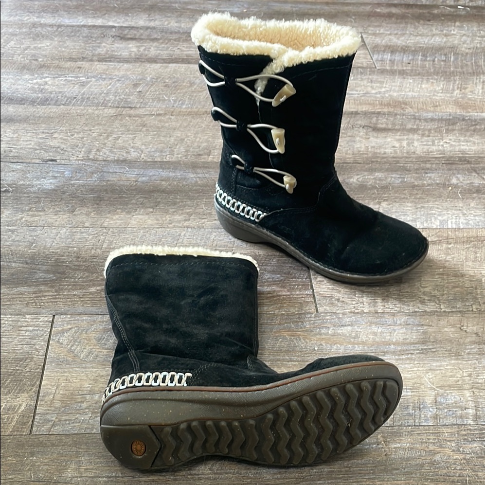 Ugg Australia Kona Black Suede Lambskin Lined Toggle Boots